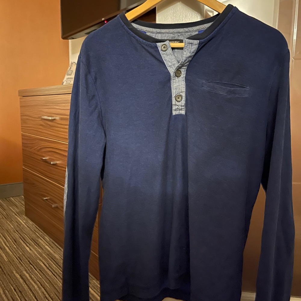 Long sleeve Banana Republic shirt